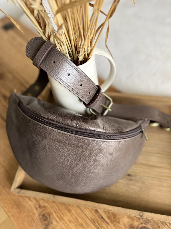 Sac Banane en Cuir Grainé Taupe – Image 2