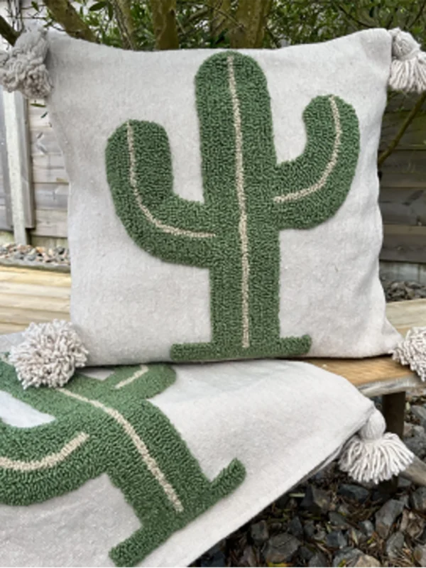 Housse de coussin beige à pompons Cactus