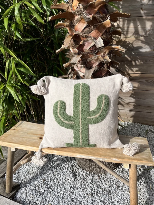 Housse de coussin beige à pompons Cactus – Image 2