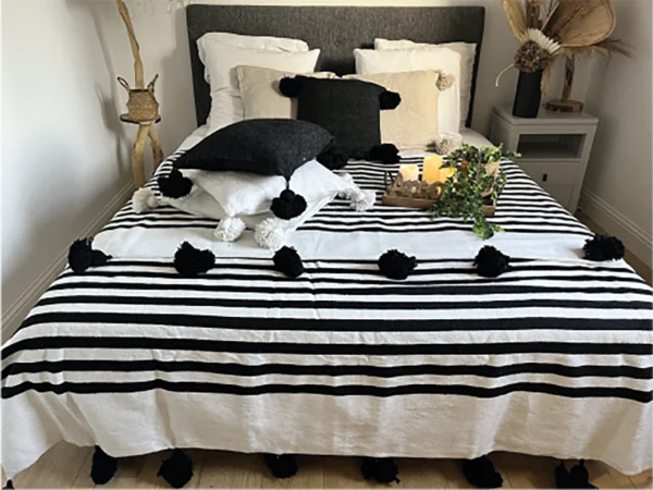 Plaid en Coton blanc, Rayures noires, Pompons noirs